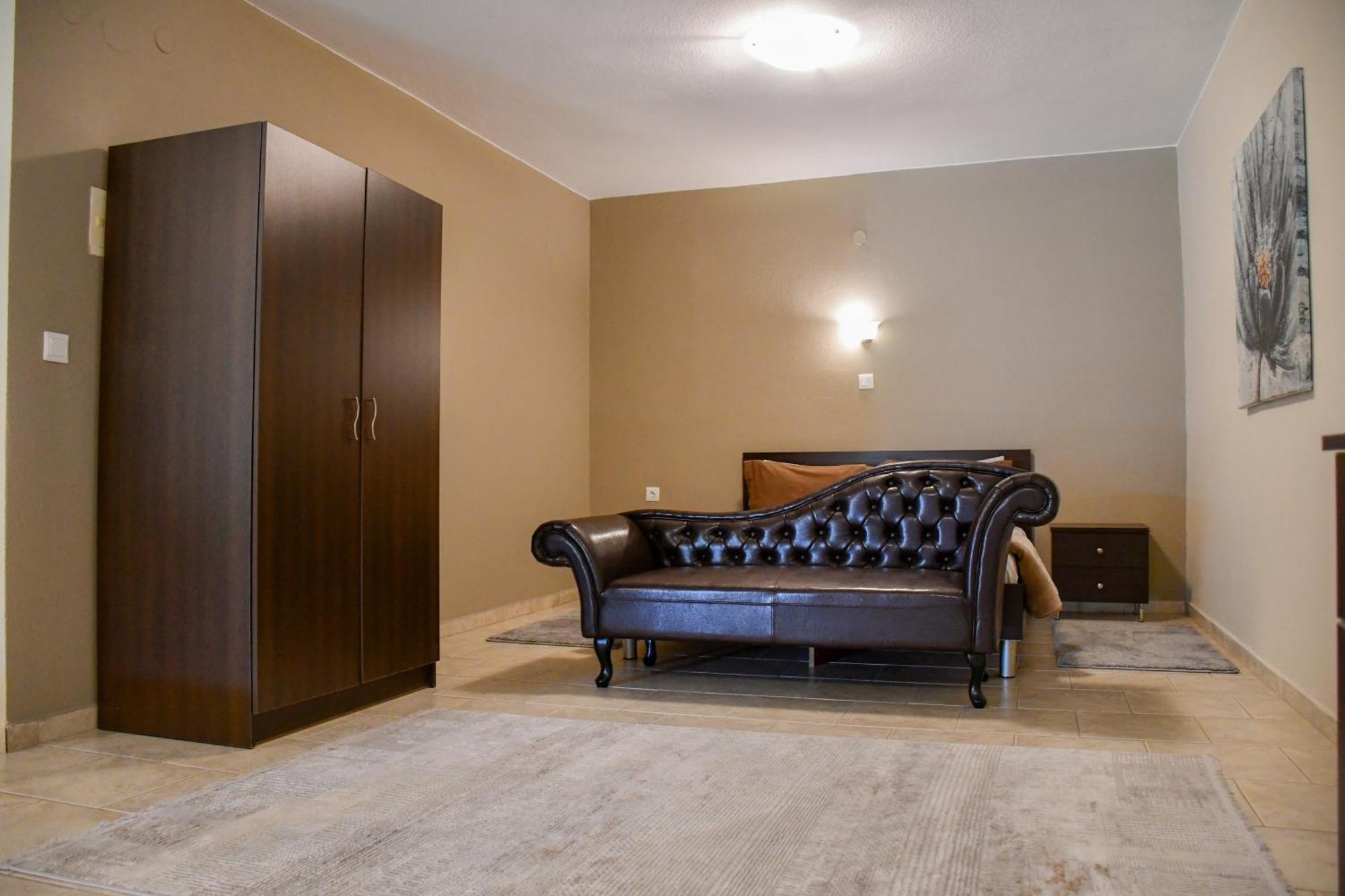 Toula Rooms Ángistron Exterior foto
